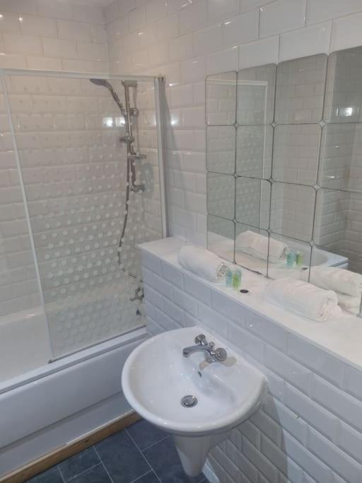 65 Renfield St 2 Bed Apartment Glasgow Buitenkant foto